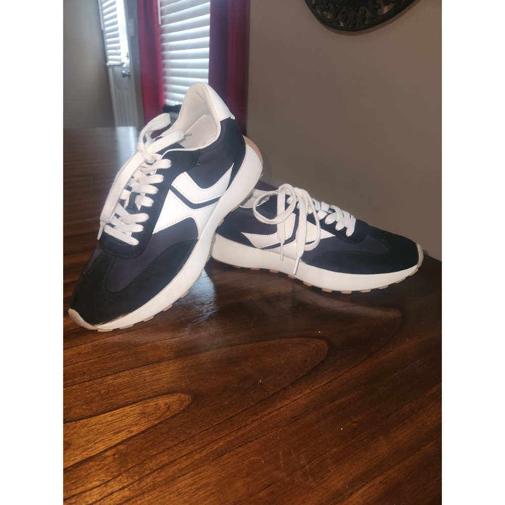 Steve Madden Kendrix Athletic Sneaker Women's Black/White (Size 10)